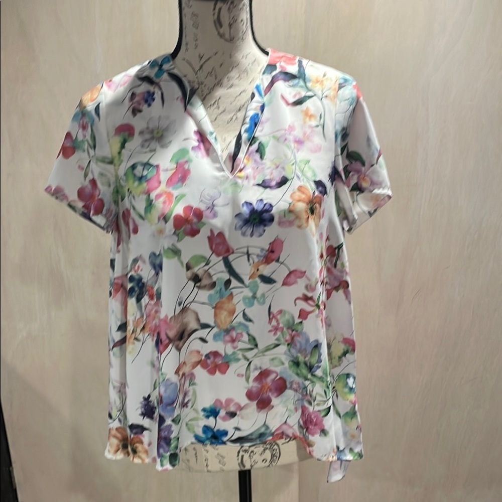 Frnch Floral V-Neck Women's Top - Picture 3 of 6